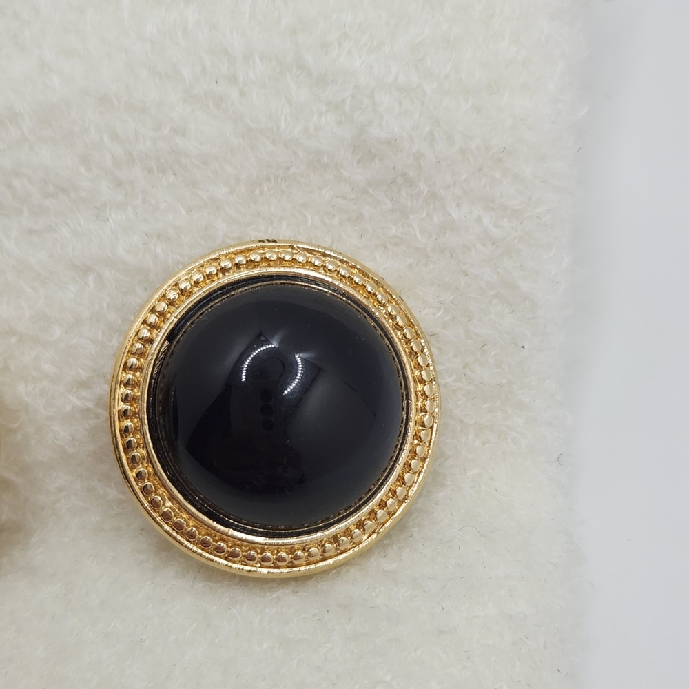 Vintage‎ Trifari Black Cabochon Gold Tone Beaded Border Clip On Button Earrings - Picture 3 of 8